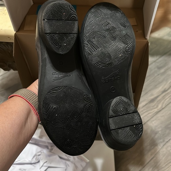 Grey Mary Jane type shoes. Beautiful grey leather. - Picture 5 of 10